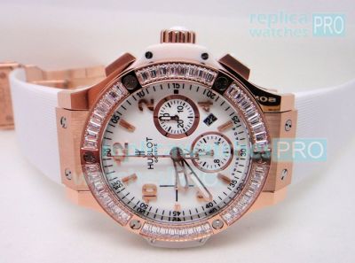 Swiss Replica Hublot Big Bang White Dial Rose Gold Bezel Rubber Strap Watch